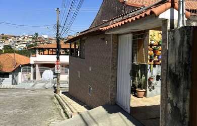 Imagem 2: Duas casas pelo preço de uma para venda em São Lourenço - MG