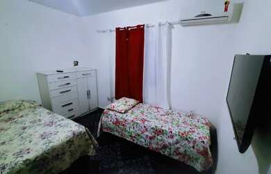 Imagem: A casa possui 3 Dormitórios, 2 Banheiros, 2 Vagas na garagem