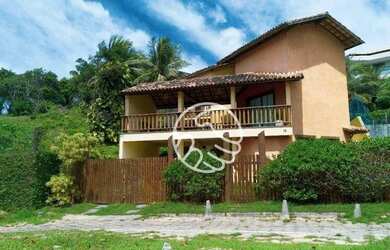 Imagem: A casa possui 5 Dormitórios, 2 Banheiros, 2 Vagas na garagem