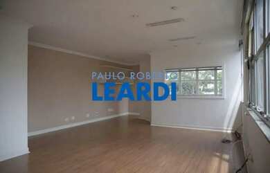 Imagem: O depósito possui 2 Vagas na garagem e 79m² de Área e está