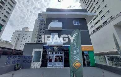 Imagem: O apartamento possui 1 Dormitório, 1 Banheiro, 1 Vaga na garagem