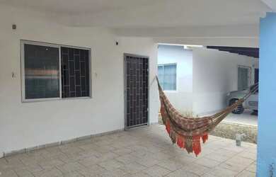 Imagem: A casa possui 2 Dormitórios, 1 Banheiro, 3 Vagas na garagem