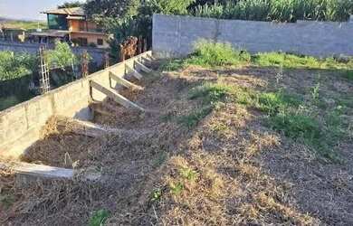 Imagem: O terreno à venda possui 960m² de Área e está localizado