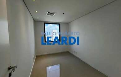 Imagem: O depósito possui 1 Vaga na garagem e 32m² de Área e está