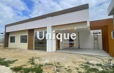 Imagem: A casa possui 3 Dormitórios, 2 Banheiros, 2 Vagas na garagem