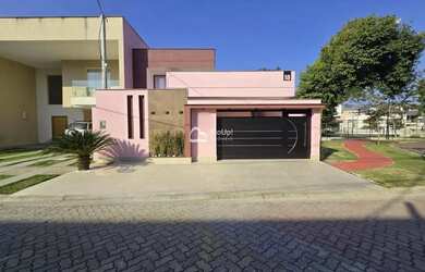 Imagem: A casa em condomínio possui 3 Dormitórios, 3 Banheiros, 2