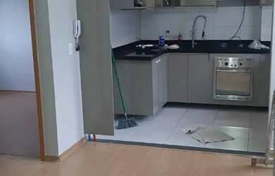 Imagem: O apartamento possui 2 Dormitórios, 1 Banheiro, 1 Vaga na garagem