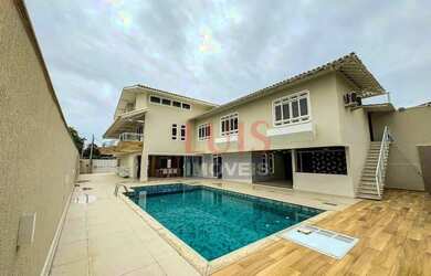 Imagem: A casa possui 5 Dormitórios, 5 Banheiros, 5 Vagas na garagem