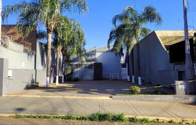 Imagem: O depósito possui 5 Vagas na garagem, 285m² de Área e está