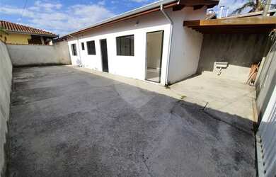 Imagem: A casa possui 1 Dormitório, 1 Banheiro, 5 Vagas na garagem