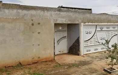 Imagem: A casa possui 2 Dormitórios, 1 Banheiro, 1 Vaga na garagem