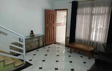 Imagem: A casa possui 2 Dormitórios, 2 Banheiros, 2 Vagas na garagem