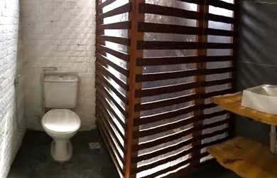 Imagem: A casa possui 2 Dormitórios, 1 Banheiro, 2 Vagas na garagem