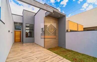 Imagem: A casa possui 3 Dormitórios, 2 Banheiros, 2 Vagas na garagem