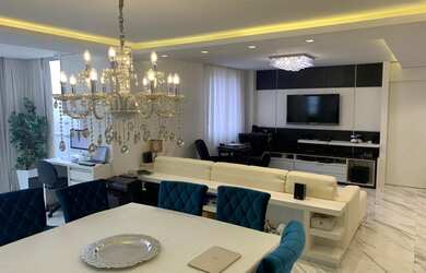 Imagem: O apartamento possui 4 Dormitórios, 3 Banheiros, 2 Vagas na