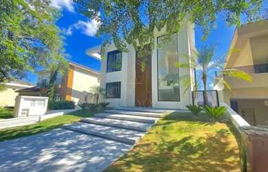 Imagem: A casa possui 4 Dormitórios, 5 Banheiros, 5 Vagas na garagem