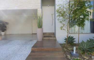 Imagem: A casa em condomínio possui 4 Dormitórios, 3 Banheiros, 4