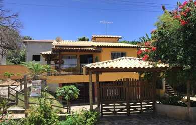 Imagem: A casa possui 4 Dormitórios, 5 Vagas na garagem e está localizado