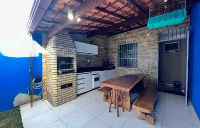 Imagem: A casa possui 2 Dormitórios, 3 Banheiros, 3 Vagas na garagem