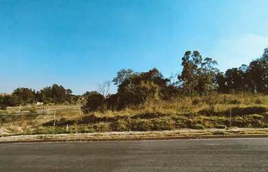 Imagem: O terreno possui 250m² de Área e está localizado em Pinheirinho