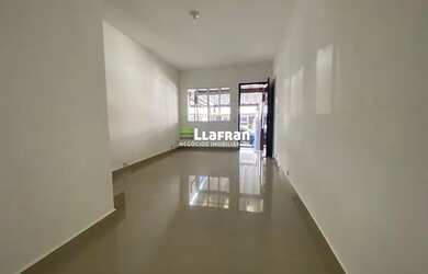 Imagem: A casa possui 2 Dormitórios, 2 Banheiros, 2 Vagas na garagem