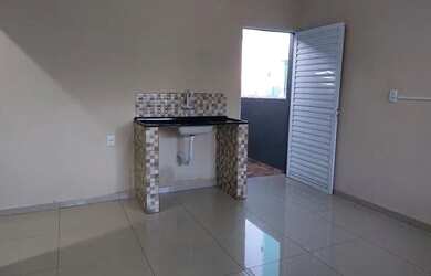 Imagem: A casa em condomínio possui 1 Dormitório e 1 Banheiro e está