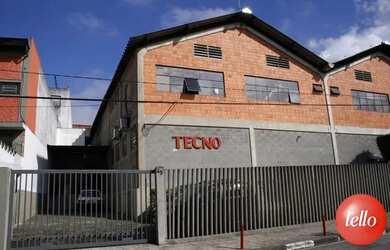 Imagem: O depósito possui 5 Vagas na garagem, 1.161m² de Área e