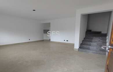 Imagem: A casa possui 2 Dormitórios, 2 Banheiros, 2 Vagas na garagem