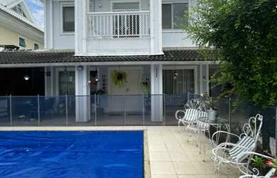 Imagem: A casa em condomínio possui 4 Dormitórios, 5 Banheiros, 2