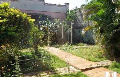 Imagem: A casa possui 3 Dormitórios, 1 Banheiro, 5 Vagas na garagem