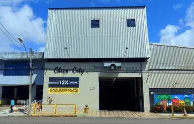 Imagem: O depósito possui 5 Vagas na garagem, 950m² de Área e está