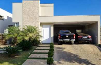 Imagem: A casa em condomínio possui 3 Dormitórios, 4 Banheiros, 4