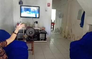 Imagem: A casa possui 4 Dormitórios, 2 Banheiros, 1 Vaga na garagem