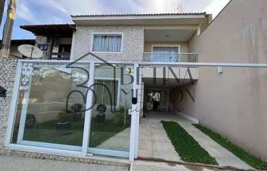 Imagem: A casa possui 3 Dormitórios, 4 Banheiros, 2 Vagas na garagem