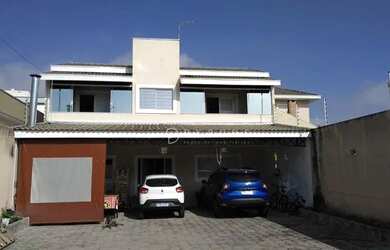 Imagem: A casa possui 2 Dormitórios, 3 Banheiros, 5 Vagas na garagem