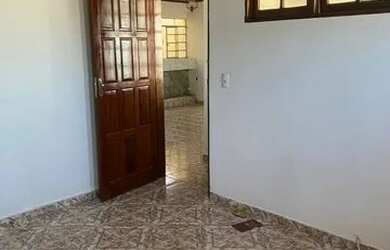 Imagem: A casa possui 3 Dormitórios, 2 Banheiros e está localizado