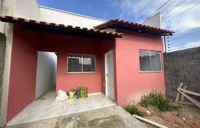 Imagem: A casa possui 3 Dormitórios, 2 Banheiros, 1 Vaga na garagem