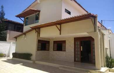 Imagem: A casa possui 4 Dormitórios, 5 Banheiros, 5 Vagas na garagem