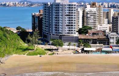 Imagem: O apartamento possui 3 Dormitórios, 2 Banheiros, 2 Vagas na