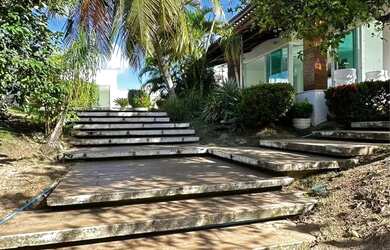 Imagem: A casa possui 5 Dormitórios, 5 Banheiros, 4 Vagas na garagem