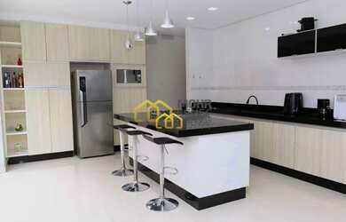 Imagem: A casa em condomínio possui 4 Dormitórios, 5 Banheiros, 5