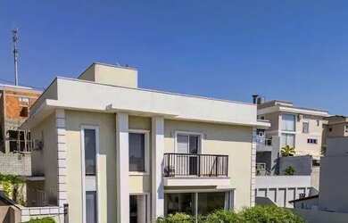 Imagem: A casa em condomínio e possui 3 Dormitórios, 2 Banheiros