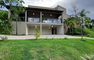 Imagem: A casa em condomínio possui 5 Dormitórios, 5 Banheiros, 5