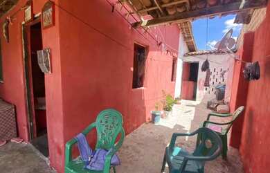 Imagem: A casa possui 2 Dormitórios, 1 Banheiro, 1 Vaga na garagem