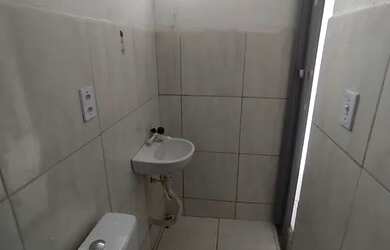 Imagem: A casa possui 1 Dormitório, 1 Banheiro e está localizado