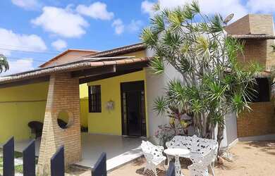 Imagem: A casa em condomínio possui 3 Dormitórios, 2 Banheiros, 2