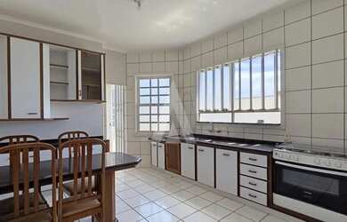 Imagem 8: Apartamento localizado no bairro Iririú, composto por 2 quartos, cozinha...