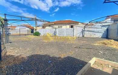 Imagem: O terreno possui 400m² de Área e está localizado em Vila