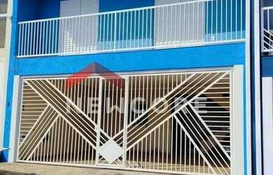 Imagem: A casa possui 3 Dormitórios, 3 Banheiros, 2 Vagas na garagem