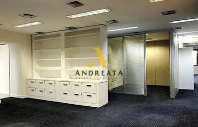 Imagem: O depósito possui 2 Vagas na garagem, 497m² de Área e está